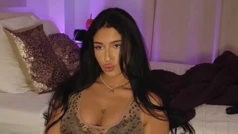 Luana Dess online show from 05-11-26, 07:00