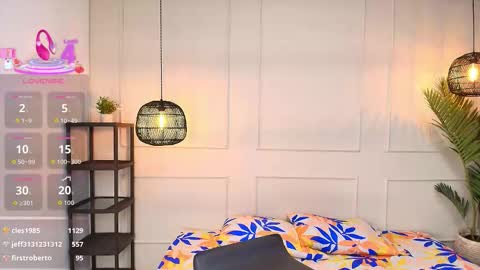 lUAN online show from 11-18-25, 07:51