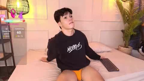 lUAN online show from 12-22-25, 09:12