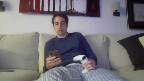 Snapshot of luca_f4 chatting on 10-30-25, 08:09 Luca online show from 10-30-25, 08:09