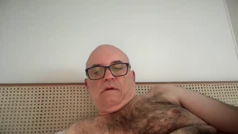 lucas10004 online show from 10-04-25, 02:09