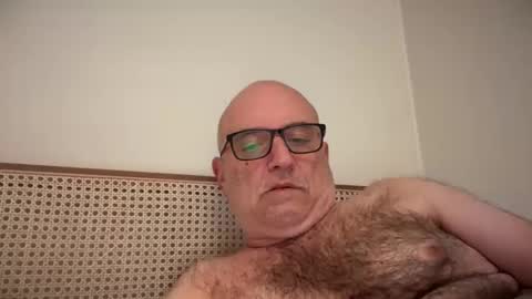 lucas10004 online show from 10-19-25, 09:32