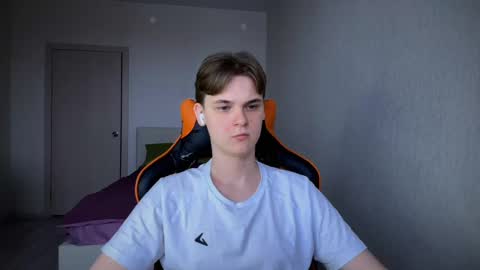 Lucas Gill online show from 03-03-25, 03:41