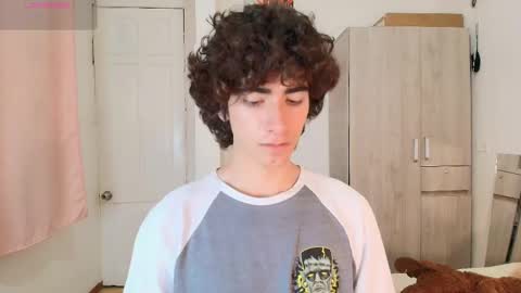 Snapshot of lucas_xo chatting on 11-20-25, 05:51 lucas_xo online show from 11-20-25, 05:51