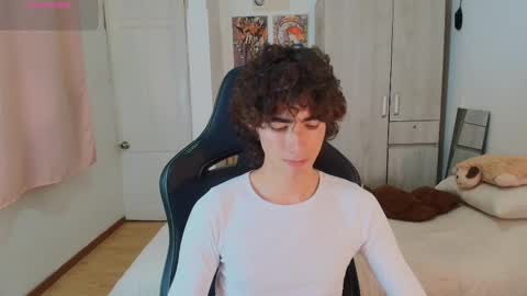 Snapshot of lucas_xo chatting on 12-20-25, 05:03 lucas_xo online show from 12-20-25, 05:03