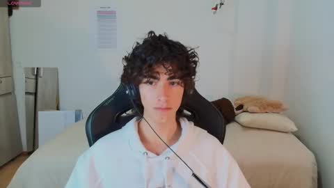 Snapshot of lucas_xo chatting on 02-15-26, 01:13 lucas_xo online show from 02-15-26, 01:13