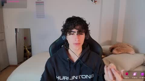 Snapshot of lucas_xo chatting on 02-26-26, 10:20 lucas_xo online show from 02-26-26, 10:20