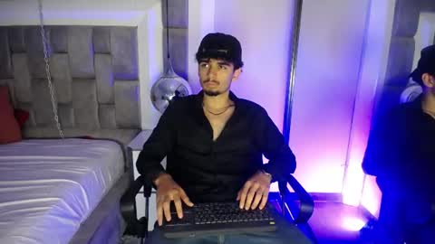 Snapshot of lucasthomson_ chatting on 06-23-26, 04:10 lucasthomson_ online show from 06-23-26, 04:10