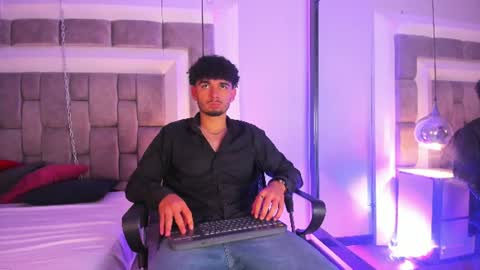Snapshot of lucasthomson_ chatting on 07-01-26, 04:25 lucasthomson_ online show from 07-01-26, 04:25