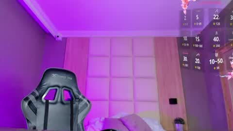 L U C C I A online show from 07-11-26, 04:04