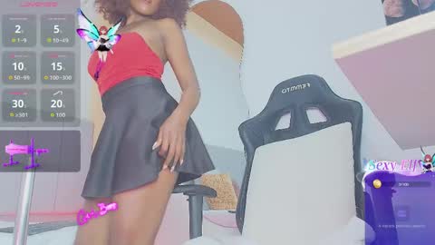 Snapshot of lucia01m chatting on 05-30-26, 07:00 lucia01m online show from 05-30-26, 07:00