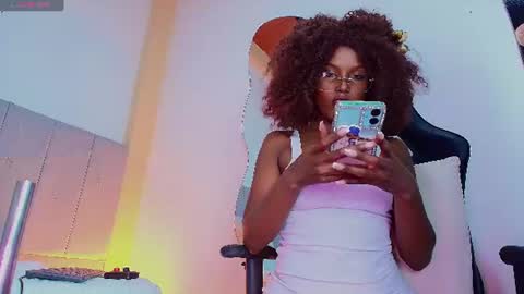 Snapshot of lucia01m chatting on 06-15-26, 06:54 lucia01m online show from 06-15-26, 06:54
