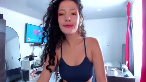 Snapshot of lucia_fuster chatting on 11-03-25, 03:57 Lucia online show from 11-03-25, 03:57