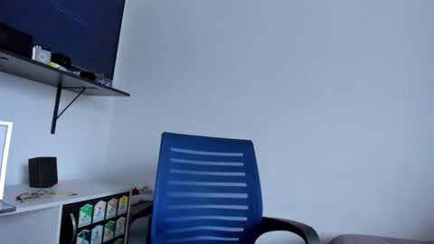 Snapshot of lucia_fuster chatting on 12-02-25, 10:05 Lucia online show from 12-02-25, 10:05