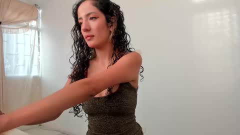 Snapshot of lucia_fuster chatting on 02-04-26, 10:36 Lucia online show from 02-04-26, 10:36