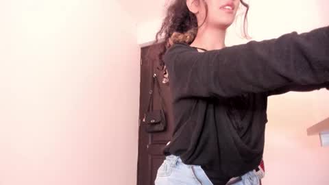 Snapshot of lucia_fuster chatting on 02-23-26, 11:35 Lucia online show from 02-23-26, 11:35