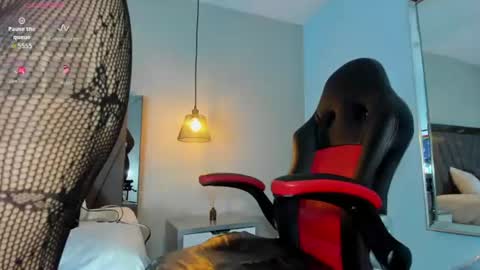 L u c i a  online show from 06-11-26, 12:32