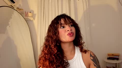 Snapshot of lucia_lee_ chatting on 01-09-25, 06:57 Lucia online show from 01-09-25, 06:57