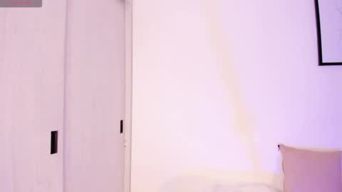 Snapshot of lucia_lee_ chatting on 11-25-25, 11:38 Lucia online show from 11-25-25, 11:38