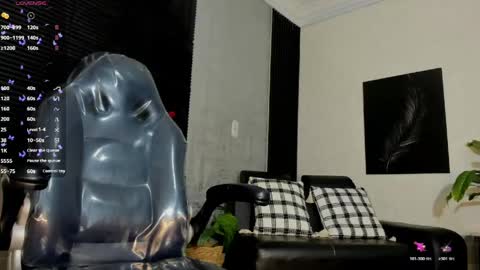 Snapshot of lucia_oregon chatting on 05-25-26, 01:06 L U C I A online show from 05-25-26, 01:06