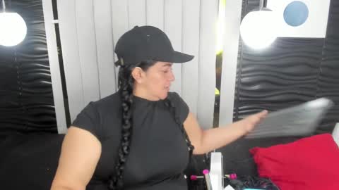 Lucia Vonne online show from 02-19-25, 11:49