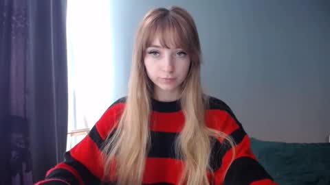 Snapshot of luciacam20 chatting on 02-22-25, 09:56 Lucy online show from 02-22-25, 09:56