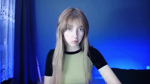 Snapshot of luciacam20 chatting on 02-26-25, 07:27 Lucy online show from 02-26-25, 07:27