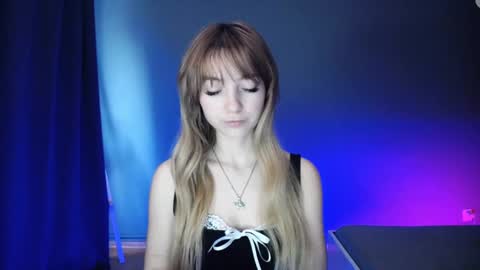 Snapshot of luciacam20 chatting on 02-28-25, 06:32 Lucy online show from 02-28-25, 06:32