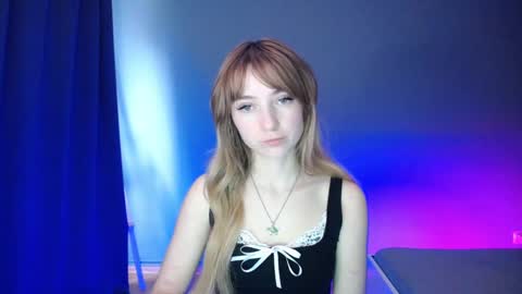 Snapshot of luciacam20 chatting on 02-28-25, 09:47 Lucy online show from 02-28-25, 09:47