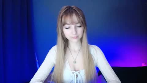 Snapshot of luciacam20 chatting on 02-28-25, 07:35 Lucy online show from 02-28-25, 07:35