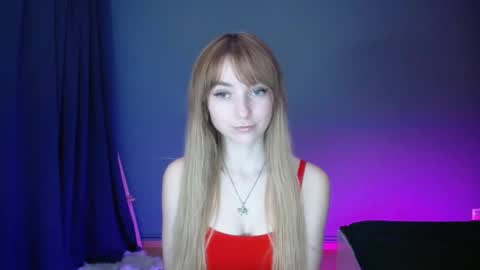 Snapshot of luciacam20 chatting on 03-02-25, 10:27 Lucy online show from 03-02-25, 10:27