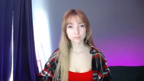 Snapshot of luciacam20 chatting on 03-03-25, 10:28 Lucy online show from 03-03-25, 10:28