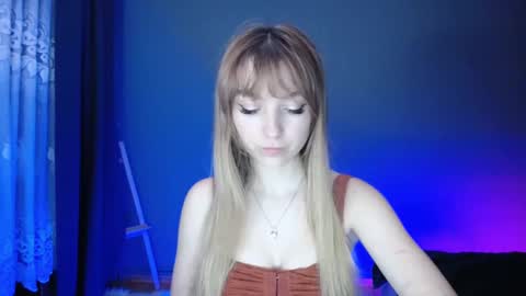 Snapshot of luciacam20 chatting on 03-05-25, 07:27 Lucy online show from 03-05-25, 07:27