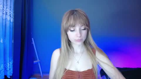 Snapshot of luciacam20 chatting on 03-05-25, 10:32 Lucy online show from 03-05-25, 10:32