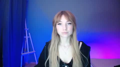 Snapshot of luciacam20 chatting on 03-08-25, 10:24 Lucy online show from 03-08-25, 10:24