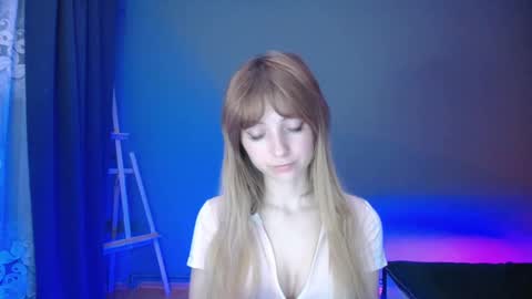 Snapshot of luciacam20 chatting on 03-09-25, 10:19 Lucy online show from 03-09-25, 10:19