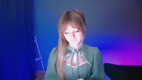 Snapshot of luciacam20 chatting on 03-10-25, 04:35 Lucy online show from 03-10-25, 04:35