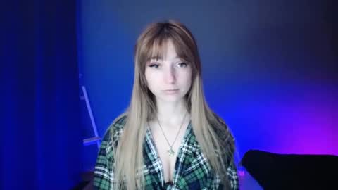 Snapshot of luciacam20 chatting on 03-10-25, 07:50 Lucy online show from 03-10-25, 07:50