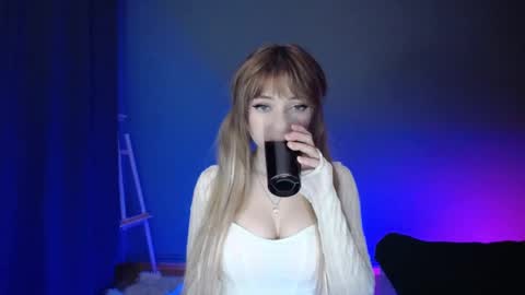 Snapshot of luciacam20 chatting on 03-11-25, 07:25 Lucy online show from 03-11-25, 07:25