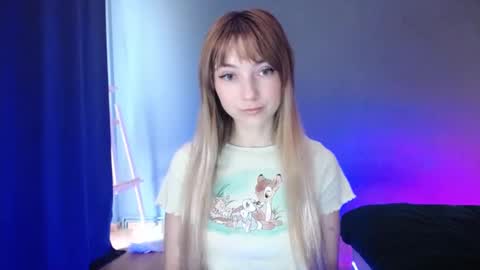 Snapshot of luciacam20 chatting on 03-12-25, 01:40 Lucy online show from 03-12-25, 01:40