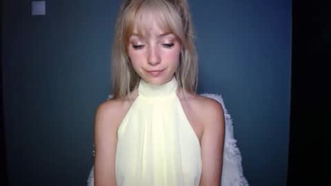 Snapshot of luciacam20 chatting on 09-08-25, 06:18 Lucy online show from 09-08-25, 06:18