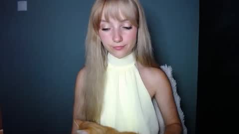 Snapshot of luciacam20 chatting on 09-10-25, 02:39 Lucy online show from 09-10-25, 02:39