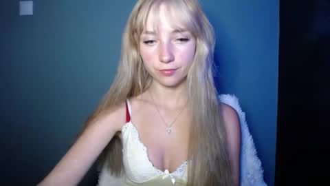 Snapshot of luciacam20 chatting on 09-13-25, 08:52 Lucy online show from 09-13-25, 08:52