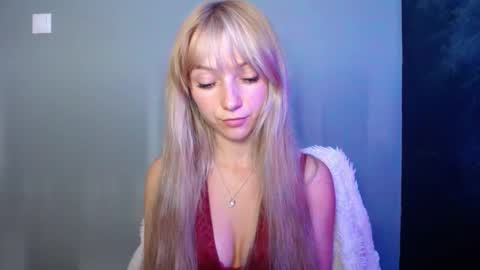 Snapshot of luciacam20 chatting on 09-15-25, 09:09 Lucy online show from 09-15-25, 09:09