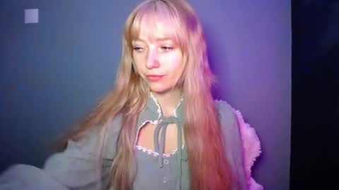 Snapshot of luciacam20 chatting on 09-16-25, 06:31 Lucy online show from 09-16-25, 06:31