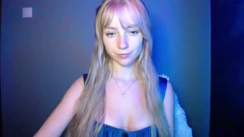 Snapshot of luciacam20 chatting on 09-17-25, 06:53 Lucy online show from 09-17-25, 06:53