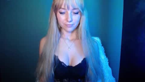 Snapshot of luciacam20 chatting on 09-24-25, 06:44 Lucy online show from 09-24-25, 06:44