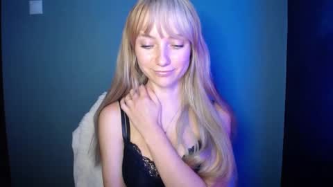 Snapshot of luciacam20 chatting on 09-25-25, 07:39 Lucy online show from 09-25-25, 07:39