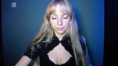 Snapshot of luciacam20 chatting on 09-26-25, 08:02 Lucy online show from 09-26-25, 08:02