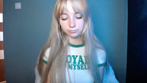 Snapshot of luciacam20 chatting on 09-27-25, 08:52 Lucy online show from 09-27-25, 08:52